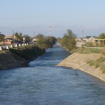 Новоханар (по правой стороне канала) и  Султан-Янгиюрт (слева от трассы)
