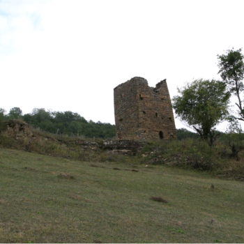 Древняя башня в с. Барша